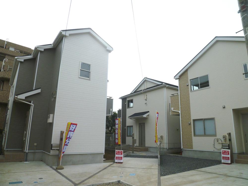 Local appearance photo. 1 Building