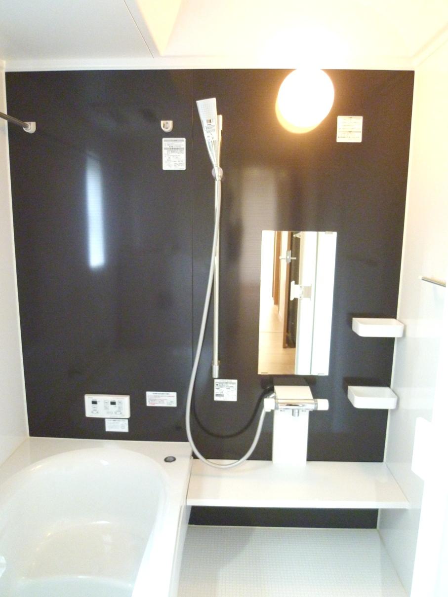 Bathroom. 1 Building