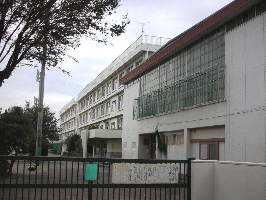 Junior high school. Zama City Tatsuhigashi until junior high school 937m