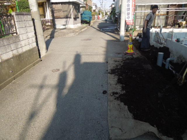 Local photos, including front road. Local (11 May 2013) Shooting