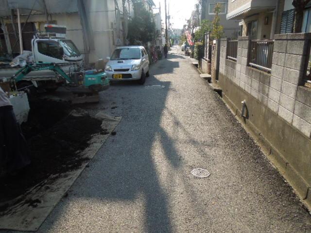 Local photos, including front road. Local (11 May 2013) Shooting