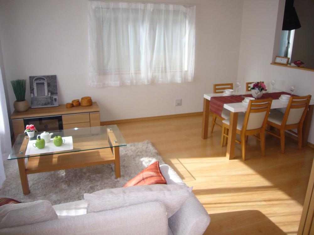 Same specifications photos (living)