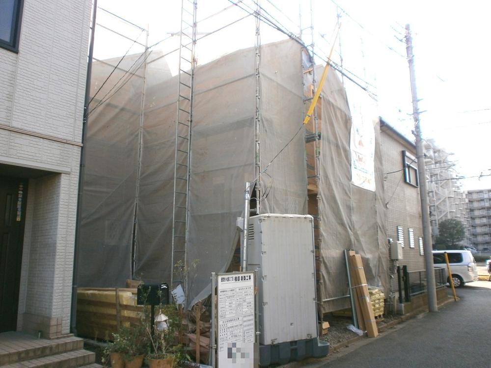 Local photos, including front road. Local (11 May 2013) Shooting