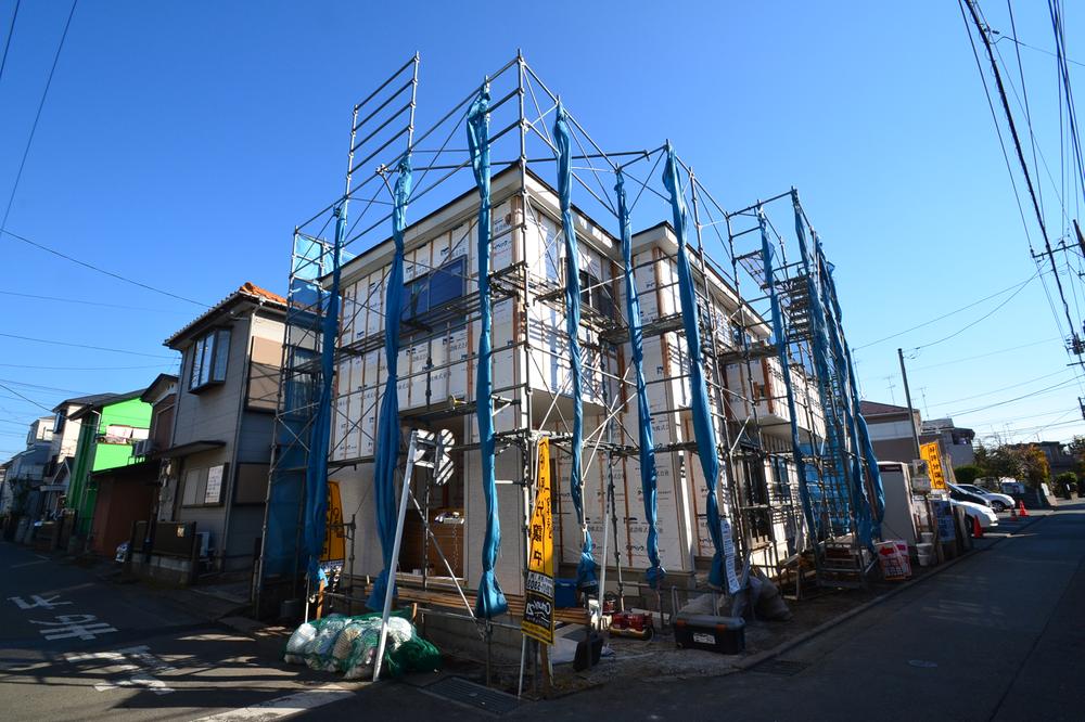 Local photos, including front road. Local (12 May 2013) Shooting