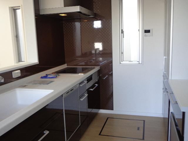 Kitchen. It is (1 Building) IH kitchen with cooking heater. 2013 December 22, shooting