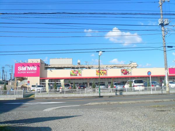 Supermarket. 750m to Super SANWA