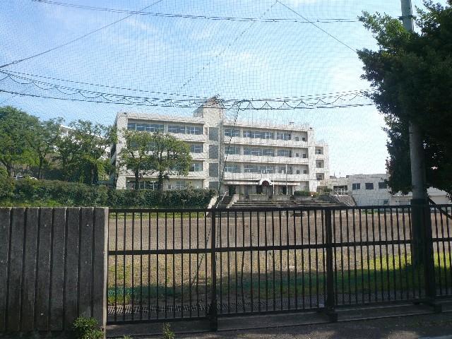 Junior high school. 366m to the south junior high school