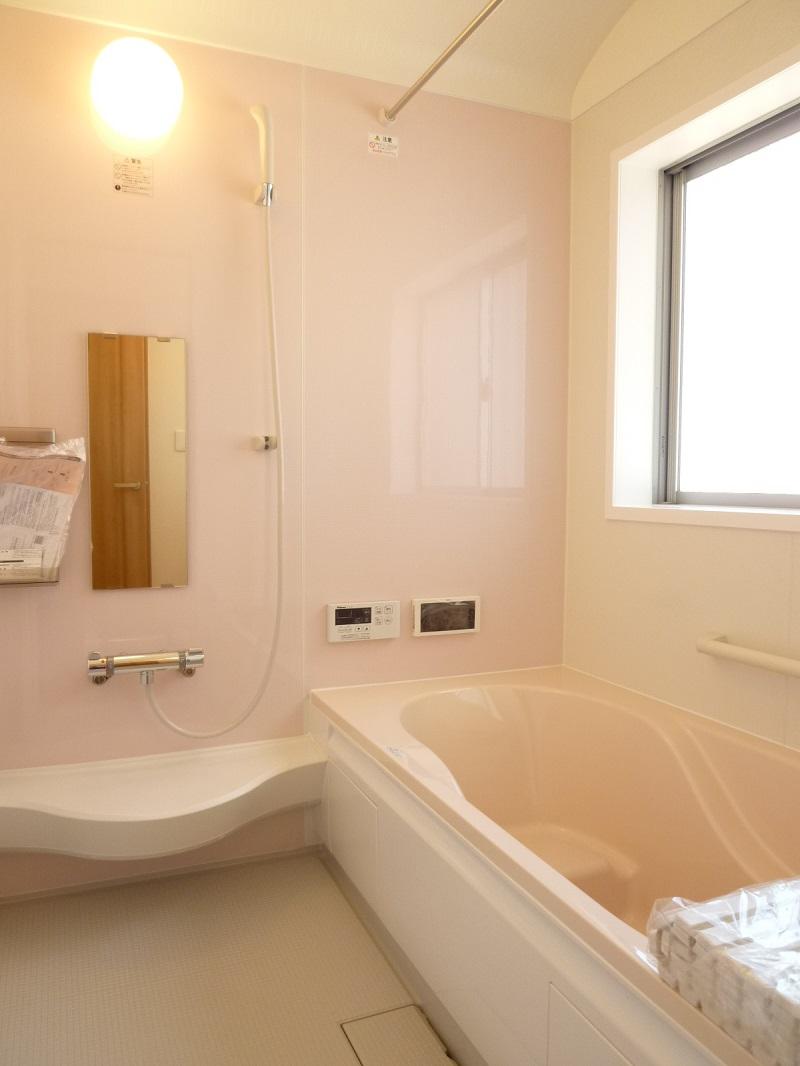 Bathroom. Building B bus