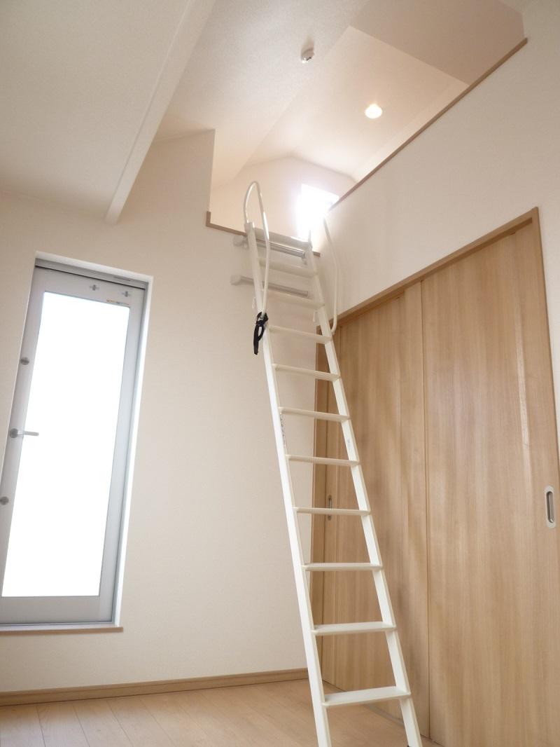 Receipt. Building B Western-style room with a loft