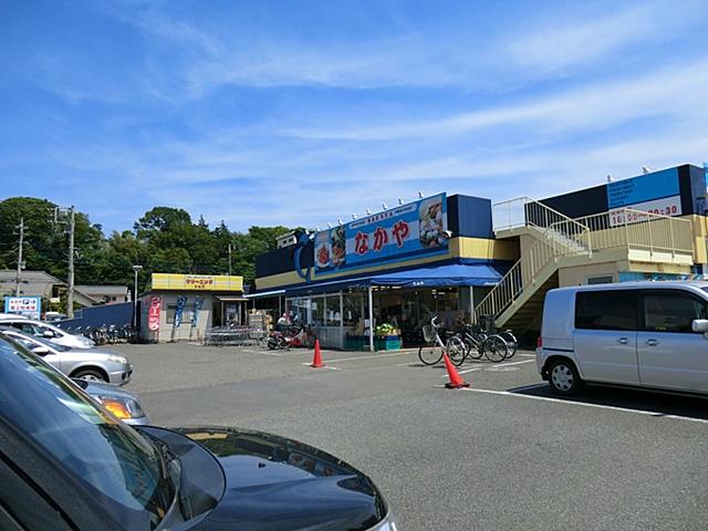 Supermarket. Nakatani Iriya to the store 890m