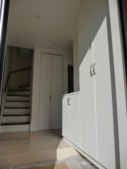 Entrance. Indoor (12 May 2013) Shooting