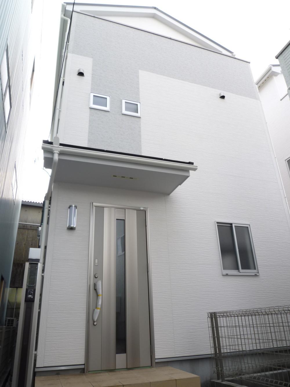 Local appearance photo. Selling local Building 3