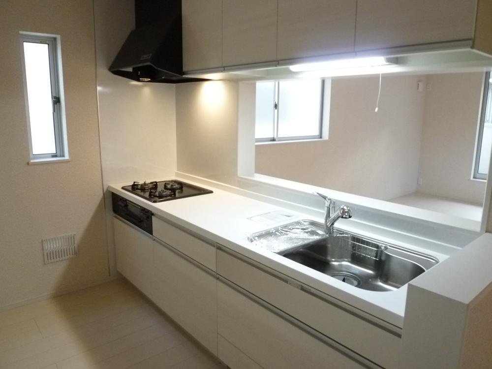 Kitchen. Building 2 Counter Kitchen