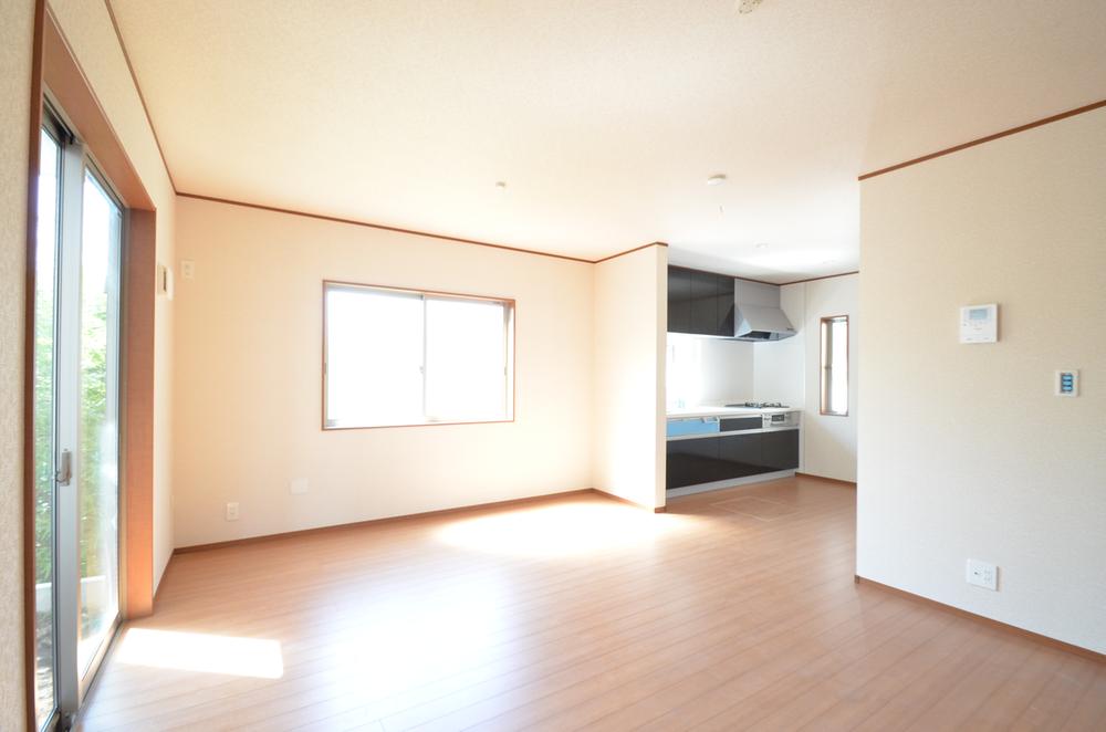 Living. Please relax a warm and welcoming living room of calm hue ☆