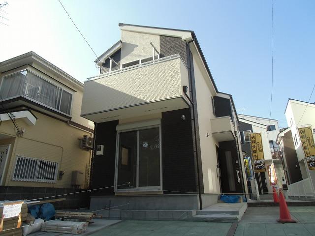 Local appearance photo. Local (12 May 2013) Shooting A Building