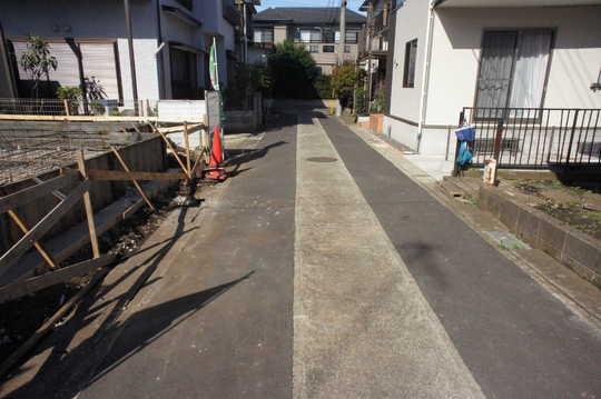 Local photos, including front road. Frontal road