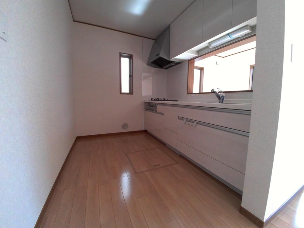 Kitchen. Indoor (11 May 2013) Shooting