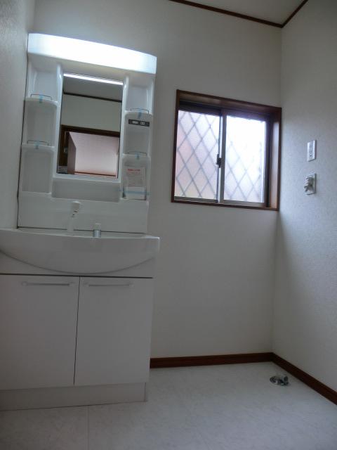 Wash basin, toilet. Indoor (11 May 2013) Shooting