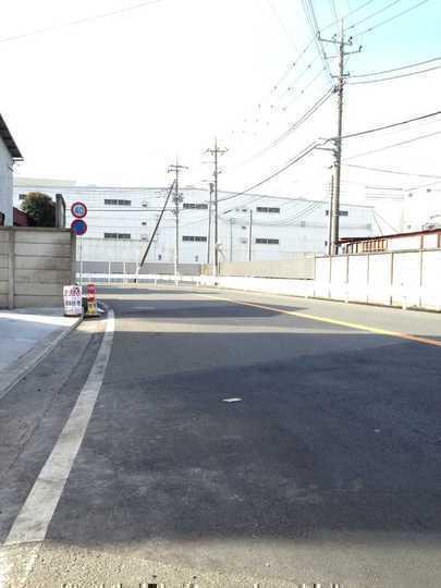 Local photos, including front road. Frontal road