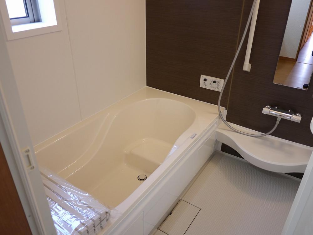 Same specifications photo (bathroom). Air Heating drying with unit bus