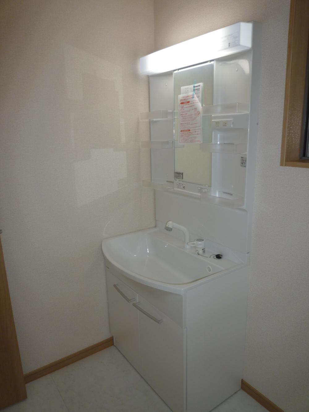 Wash basin, toilet. Same specifications washbasin ・ Three-sided mirror can be changed