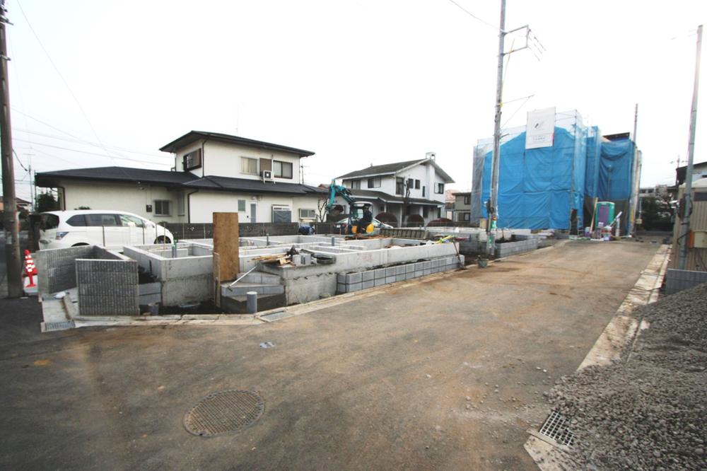 Local photos, including front road. Local (12 May 2013) Shooting