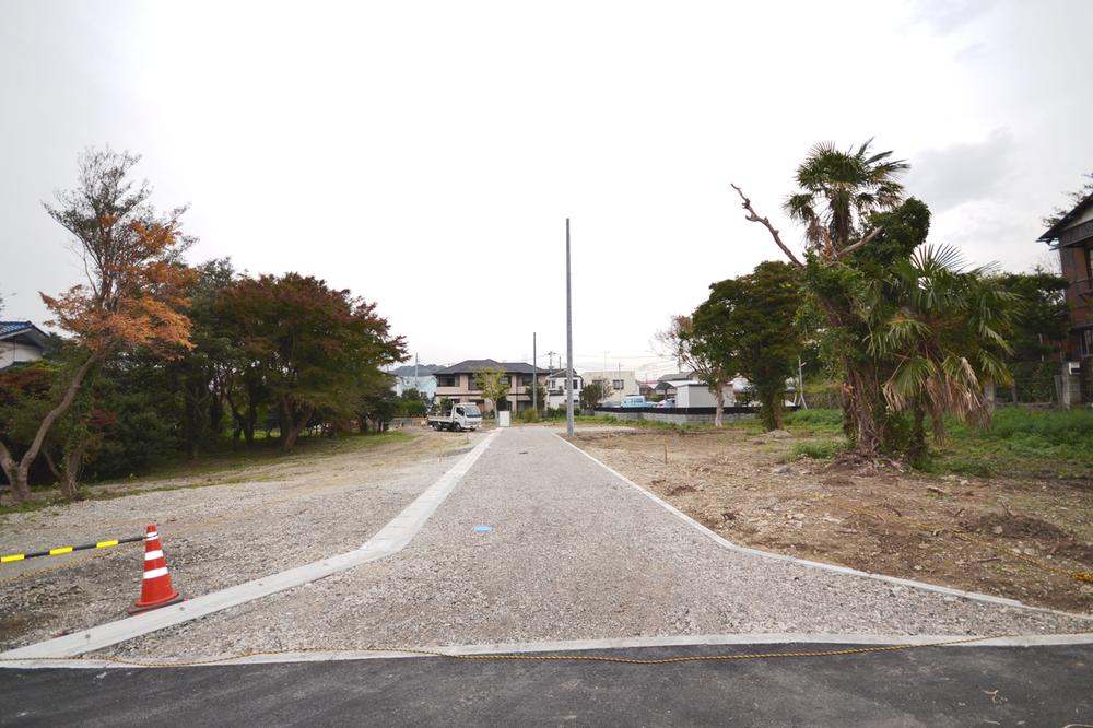 Local photos, including front road. Local (November 15, 2013) Shooting