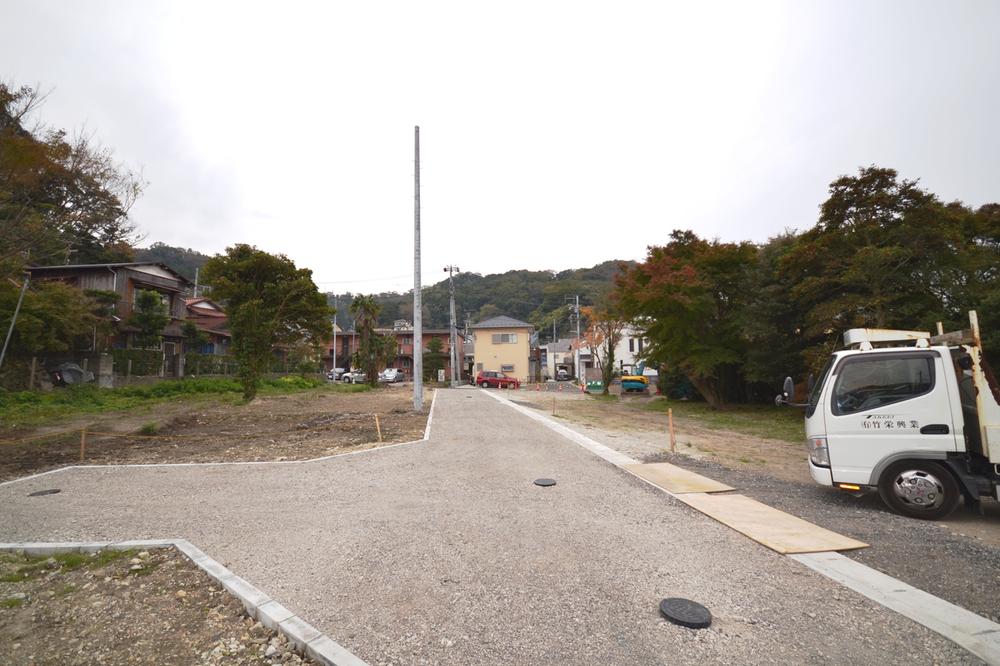 Local photos, including front road. Local (November 15, 2013) Shooting