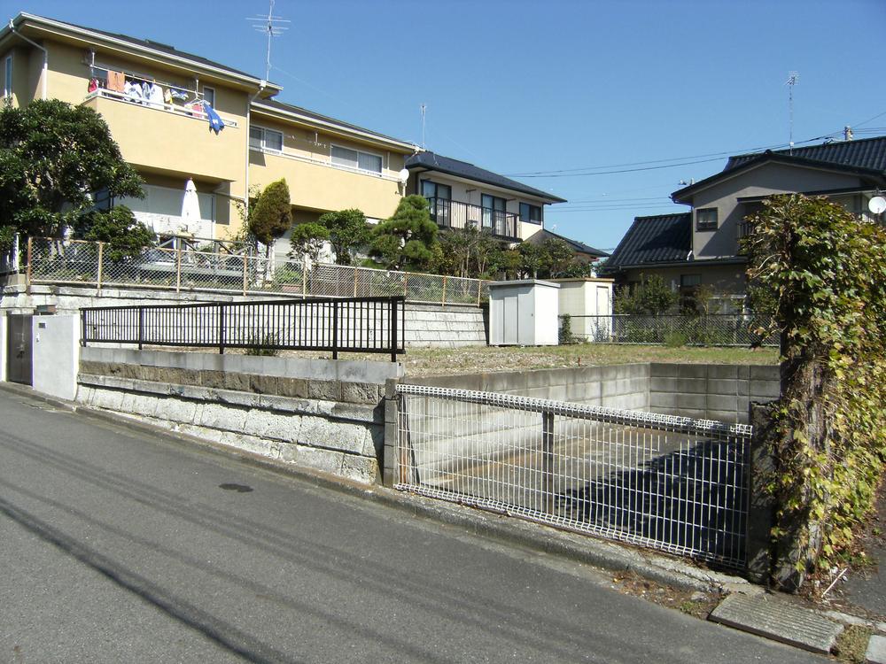 Local photos, including front road. Local (10 May 2013) Shooting