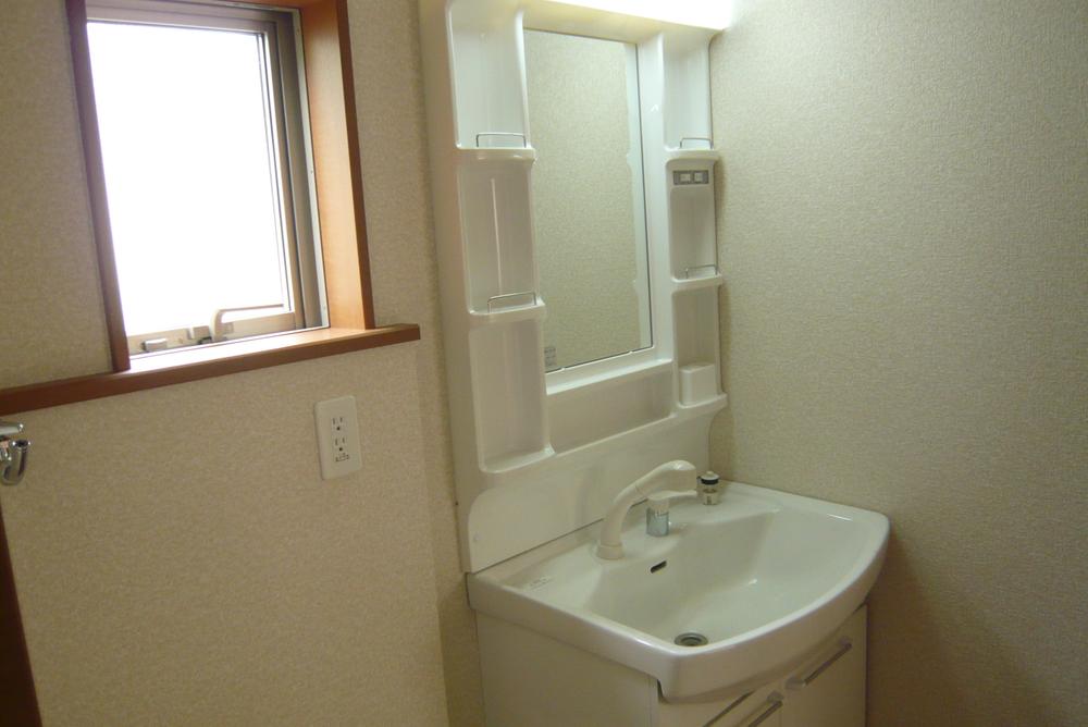 Wash basin, toilet. Indoor (10 May 2013) Shooting