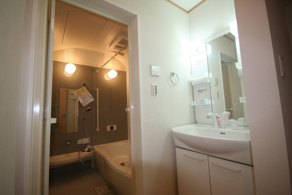 Same specifications photo (bathroom)