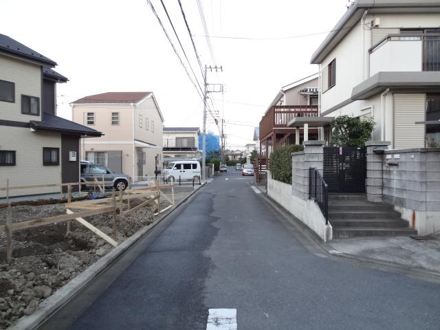 Local photos, including front road. Frontal road