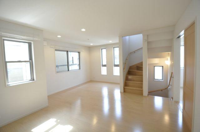 Same specifications photos (living)