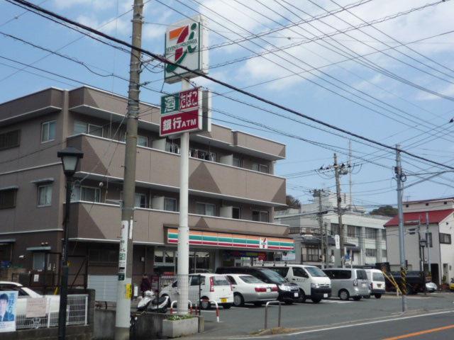 Convenience store. 500m to Seven-Eleven