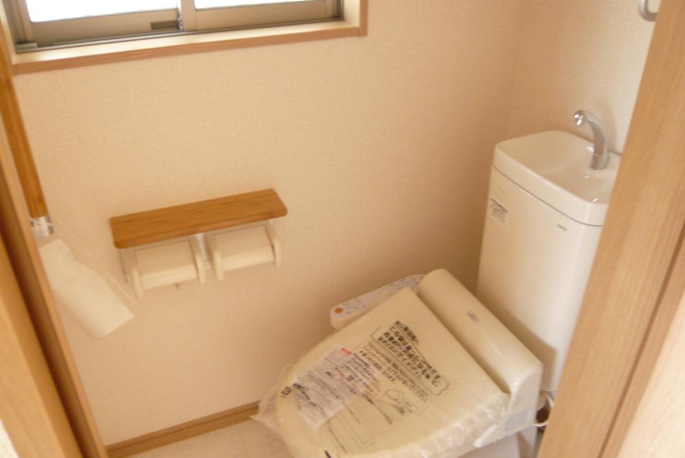 Toilet. 1 Building toilet (October 2013) Shooting