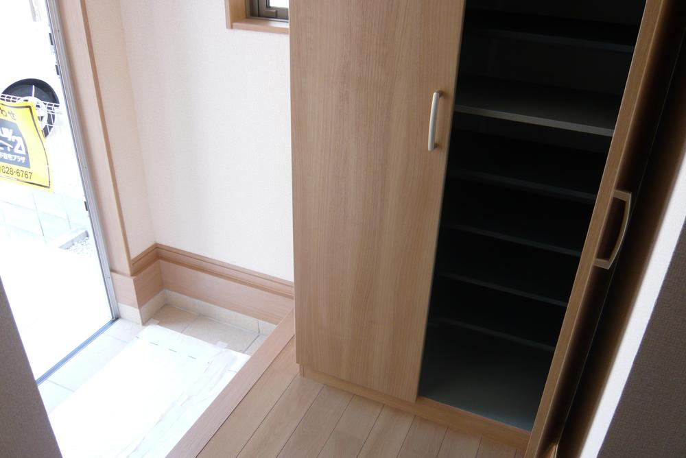 Entrance. 1 Building site (October 2013) Shooting