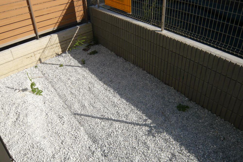 Garden. Local (10 May 2013) Shooting