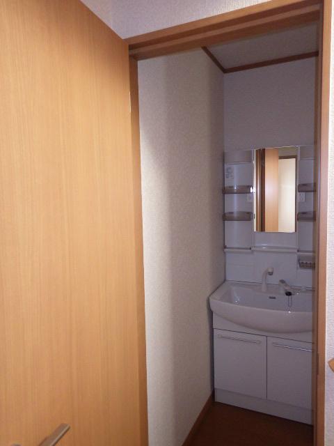 Wash basin, toilet. Dressing room ・ Washstand is a picture.