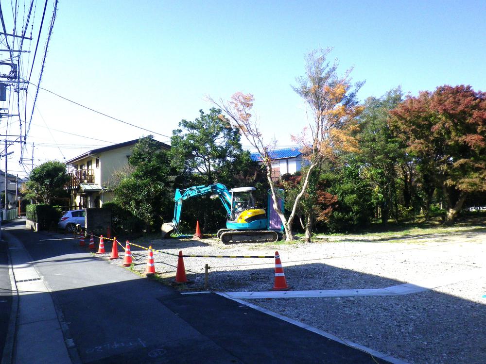 Local photos, including front road. Local (11 May 2013) Shooting