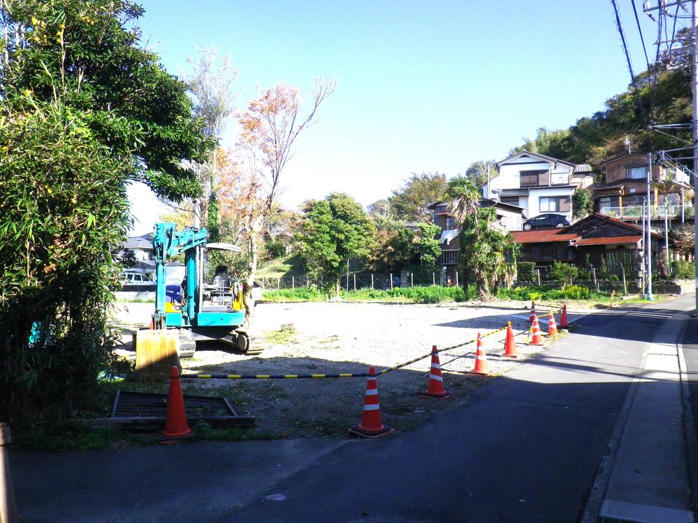 Local photos, including front road. Local (11 May 2013) Shooting