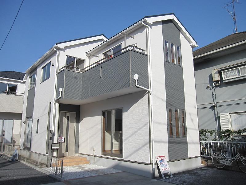 Local appearance photo. Building exterior photos of the company's construction.