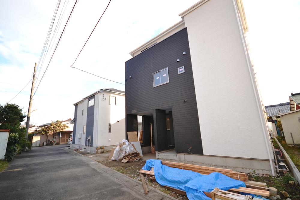 Local photos, including front road. Local (November 12, 2013) Shooting