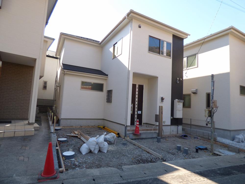 Local appearance photo. Local (11 May 2013) Shooting