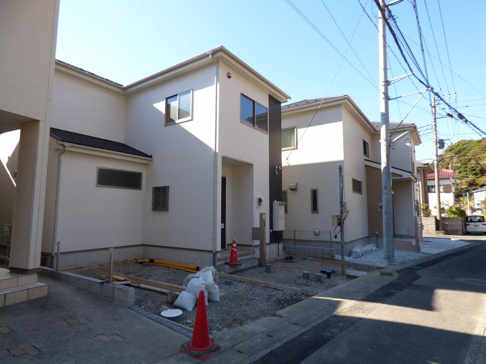 Local photos, including front road. Local (11 May 2013) Shooting