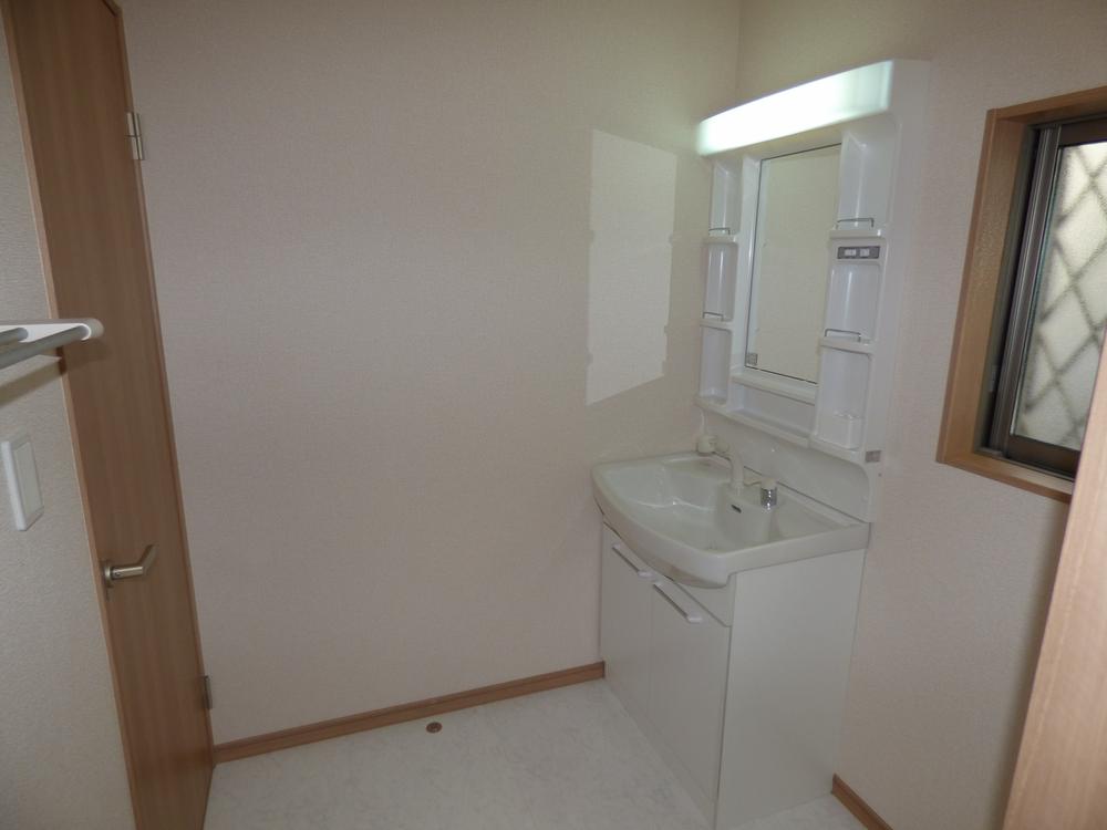 Wash basin, toilet. Indoor (11 May 2013) Shooting