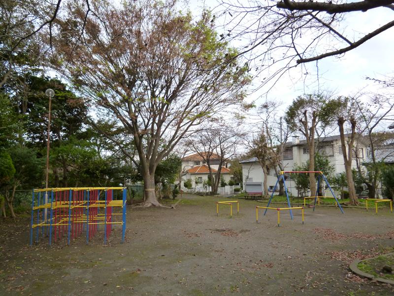 park. 640m to Highland Chaoyang hill park