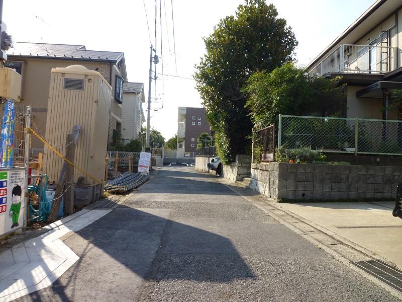 Local photos, including front road. Frontal road