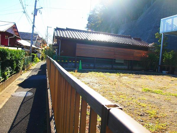 Local photos, including front road. Local (11 May 2013) Shooting