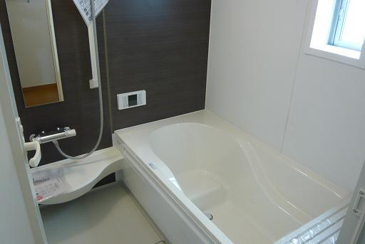 Bathroom. Building 2 room (October 2013) Shooting