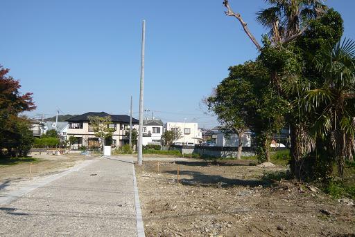 Local photos, including front road. Local (11 May 2013) Shooting